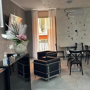 Hotel Poker, Naples